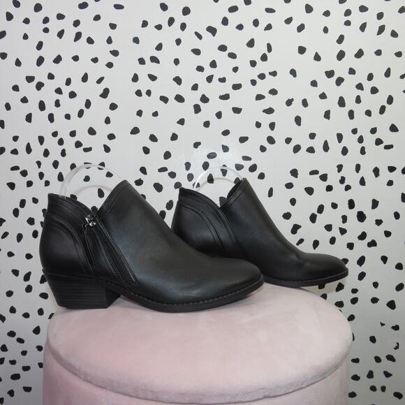 Seychelles Black Faux Leather Side Zip Ankle Boots - Picture 2 of 9